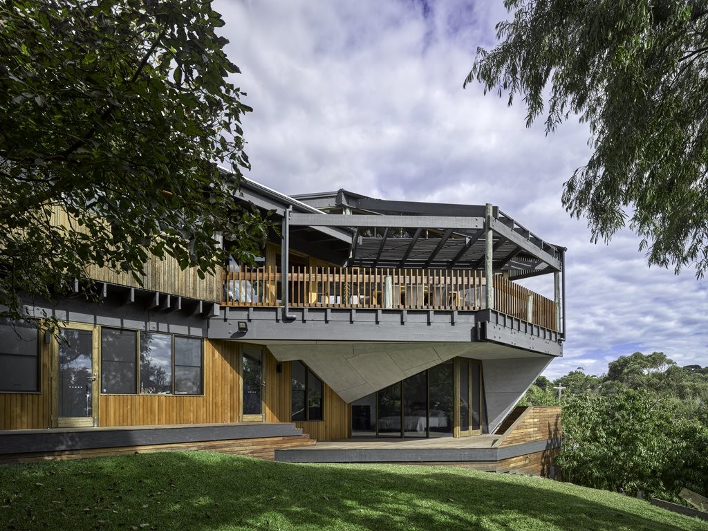 Alteration of iconic post and beam dwelling in Victoria 